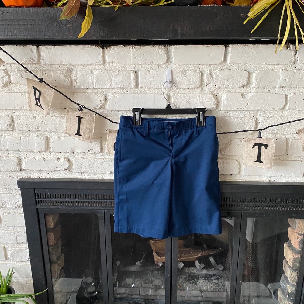 Under Armour Boys dress shorts size 10